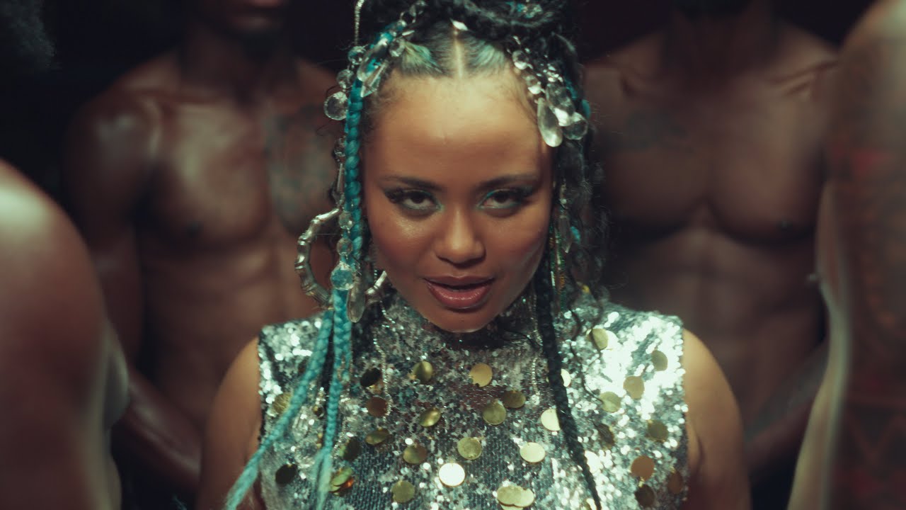 MOLIY – Shake It To The Max Fly (Remix) Ft. Shenseea Download